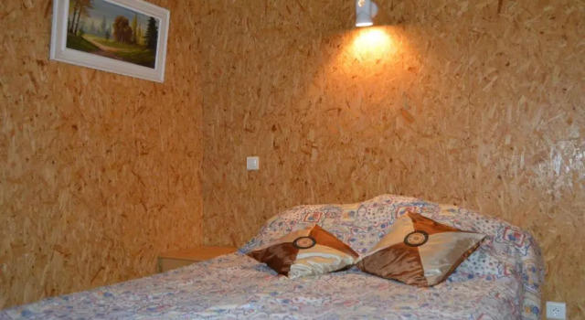 Chalet en pleine nature à Orsennes avec étang à proximité, idéal pour 6 personnes et animaux admis - FR-1-591-170, Book Chalet Orsennes Centre