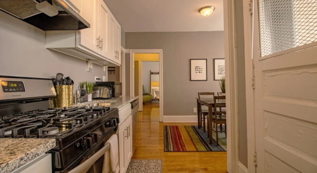 1BR Contemporary Lovely Apt in Lakeview, Забронировать Отель Отели Иллинойс 3 звезды, 3*