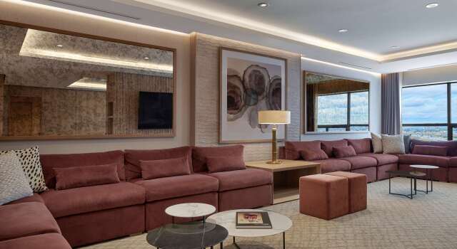 Hilton Toronto Airport Hotel & Suites
