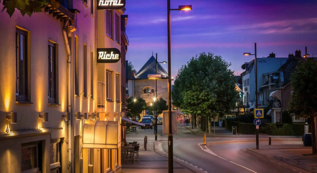 Hotel Riche, Rezerwuj Hotel Hotele w Limburgia z parkingiem, Parking