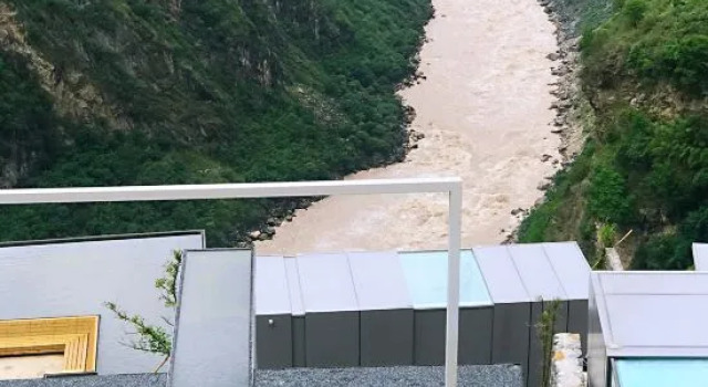 Tiger Leaping Gorge Camp Shangri-La, Prenota Hotel Lijiang Yunnan