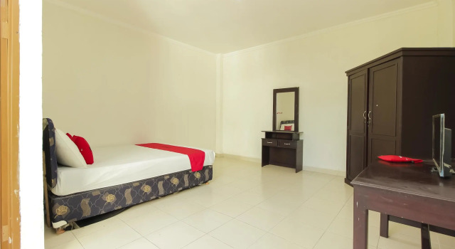 RedDoorz @ Malalayang Manado, Book Hotel Hotels in Sulawesi with Parking, Parking