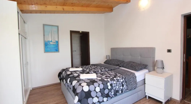 Коттедж с 2 комнатами с балконом и с видом на сад Kuvi Apartments