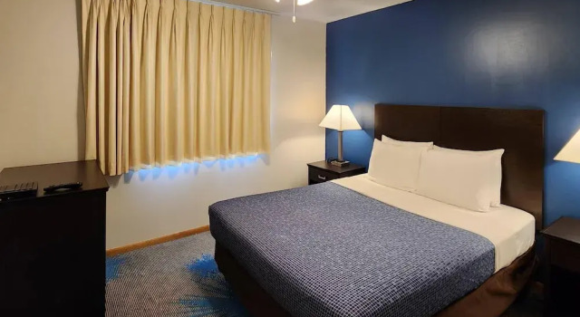 Люкс Econo Lodge Lakeshore
