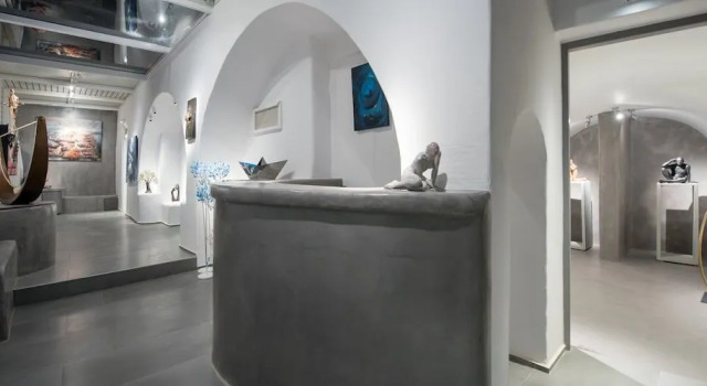 Oia Treasures Art Suites