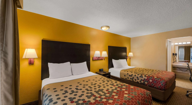 Четырёхместный номер Standard Rodeway Inn Flagstaff-Downtown