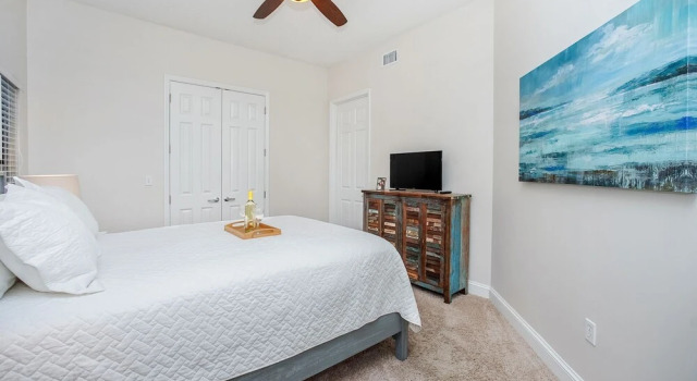 The Alexander at Palm Court 205 - 1561655, Book Hotel Hoteller i Inlet Beach med parkering, Parkering