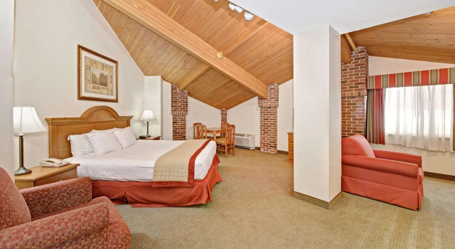 Baymont Inn and Suites Indianapolis, Book Hotel Hoteller i Warren Township med parkering, Parkering