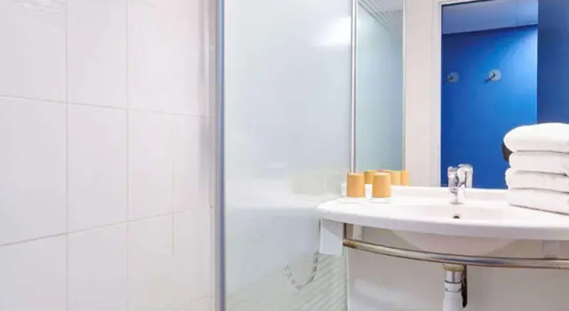 Двухместный номер Standard ibis budget Bayonne