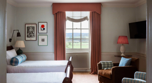 Spacious Twin room Cavendish Hotel
