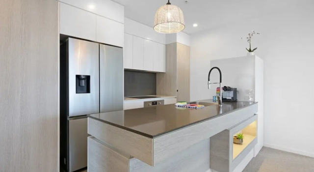 Апартаменты Luxe Beachfront 2-bed With Gym, Pool & Views