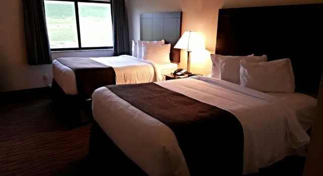 Семейный люкс Cobblestone Inn & Suites - Denison | Oak Ridge