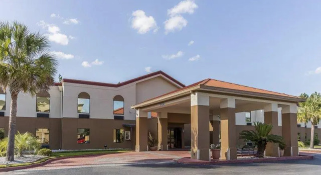 Номер Superior Clarion Pointe Hinesville near Fort Stewart