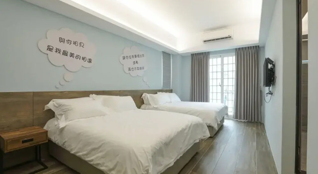 Четырёхместный номер Standard с балконом White Mocha Homestay