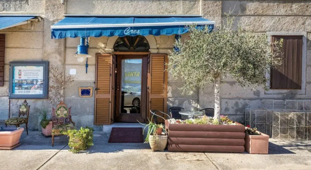 Pet-friendly Apartment in the Heart of Cres, Prenota Appartamento Hotel a Isole Quarnerine con parcheggio, Parcheggio