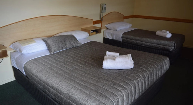 Кровать в общем номере Warwick Vines Motel