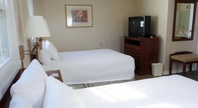 Четырёхместный номер Standard Monument Mountain Motel