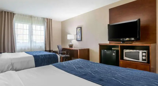Четырёхместный номер Standard Comfort Inn Story City - I-35 near Ames