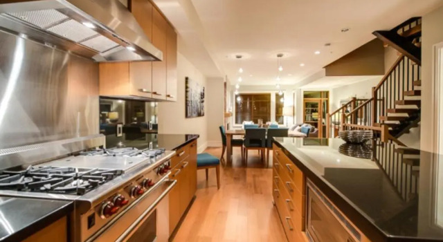 West Coast Alpine Contemporary 4 Bedroom Townhome with Private Hot Tub 35, Réserver Hôtel Whistler 