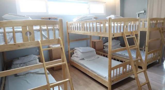 Кровать в общем номере (мужской номер) с балконом Andong Poong-gyung HOSTEL n LIBRARY