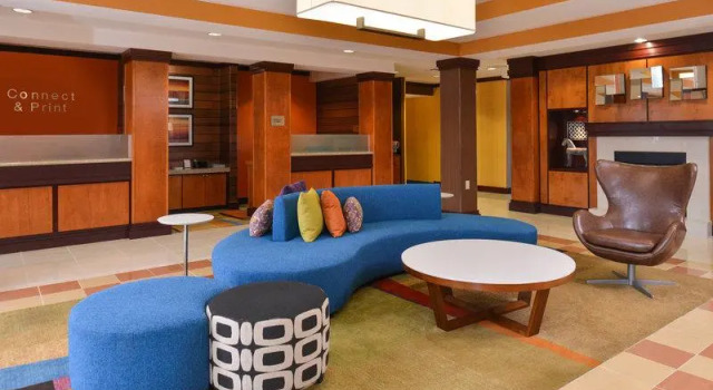 Люкс Deluxe Fairfield Inn and Suites by Marriott Birmingham / Bessemer