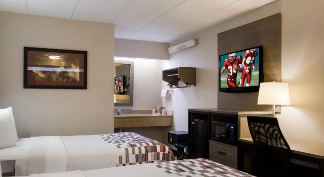 Четырёхместный номер Deluxe Red Roof Inn Wilkes-Barre Arena