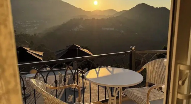 Люкс Luxury с балконом и с видом на горы The Barns Resorts