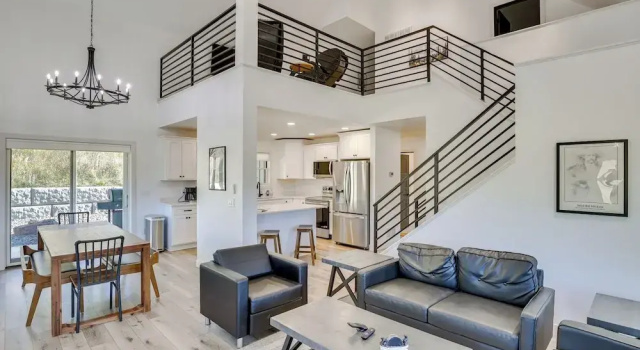 Коттедж Luxe, New-build Sturgis Retreat w/ Mountain Views