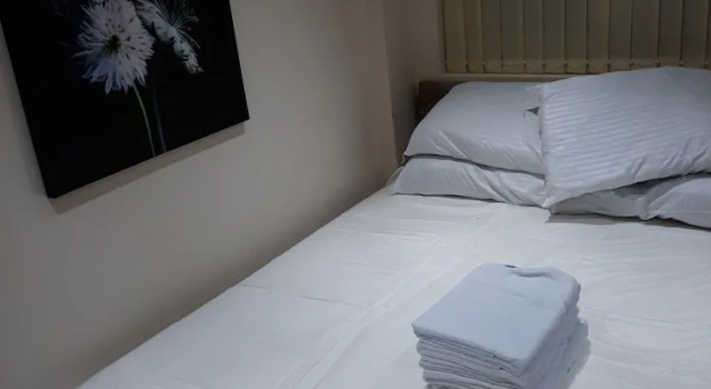 Budget Ensuite Room in Thamesmead, Забронировать Дом для отпуска Виллы Большого Лондона, Вилла