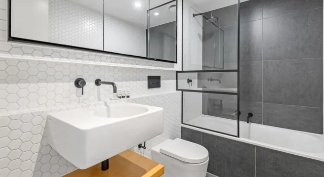 Stylish & Spotless 2-bed Apartment in St Kilda, Book Apartment Melbourne 