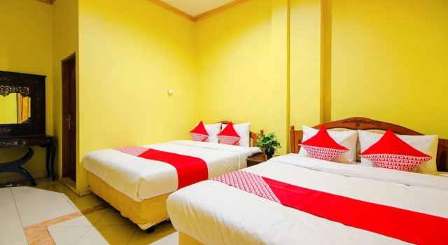 Люкс OYO 1770 Hotel Mawar Saron 2