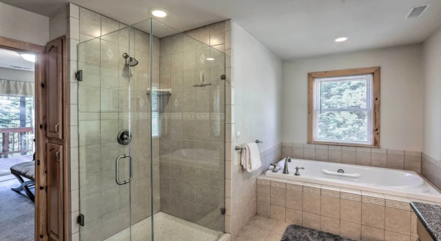 Коттедж с 4 комнатами Carnelian Bay Home w/ Hot Tub Near Tahoe Skiing