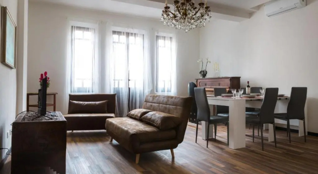 Апартаменты Parco Ducale Elegant Apartment con Balcone