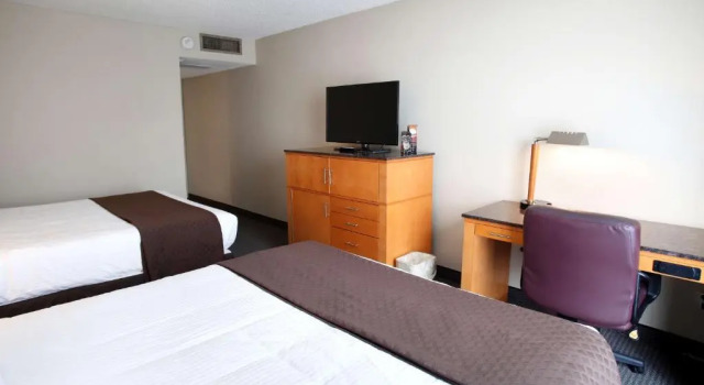 Четырёхместный номер Standard The Governor, a Coast Hotel