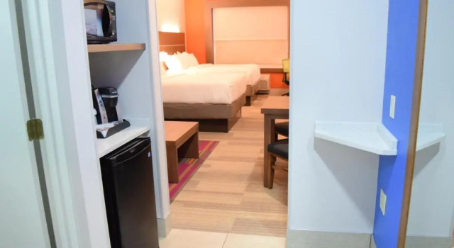 Двухместный люкс Holiday Inn Express & Suites Pensacola West I-10 by IHG
