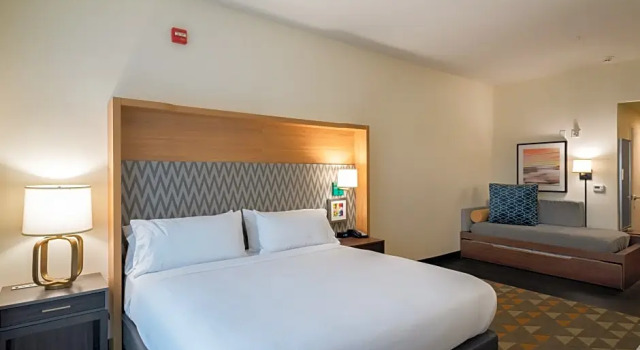 Номер Premium Holiday Inn Joplin by IHG