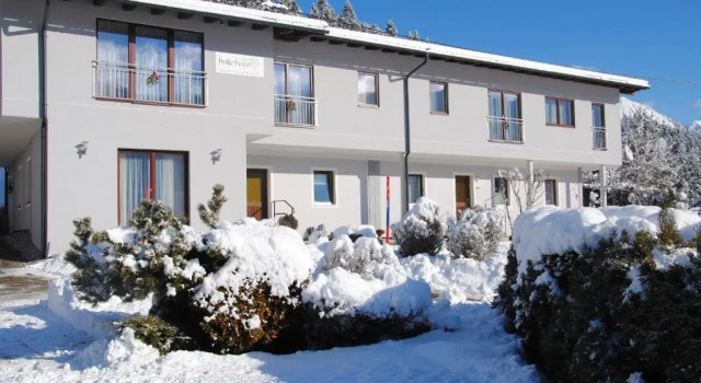 Ferienwohnungen Kronhofer, Rezerwuj Apartament Hotele w Karyntia z parkingiem, Parking