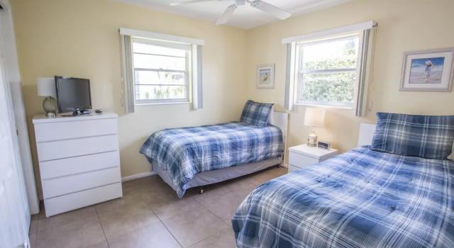 Aloha Kai - Unit 6 2 Bedrooms 1 Bathroom Apts