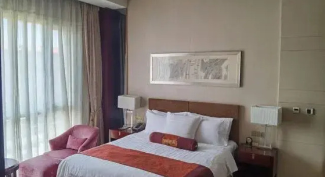Люкс Comfort Lingyuan Linggang Hotel