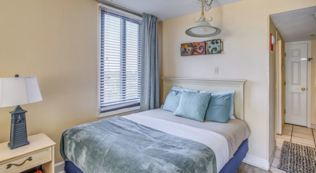 Beachfront Condo w/ Balcony & Pool in Myrtle Beach, Забронировать Апартаменты/квартира Апартаменты Южной Каролины, Апартаменты/квартира