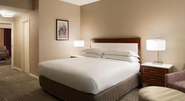 Полулюкс Hilton St. Louis Frontenac