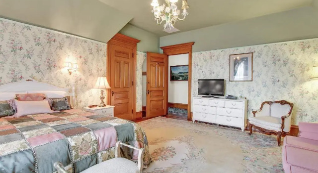 Двухместный люкс Deluxe The Gables at Stirling Guest Hotel