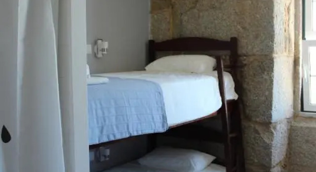 Кровать в общем номере Hostel Casa do Pinheiro