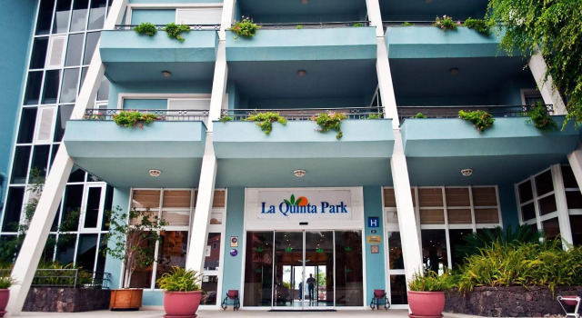 Coral La Quinta Park Suites