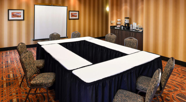 Hampton Inn Chicago-Carol Stream, Varaa Hotelli Carol Stream Chicago