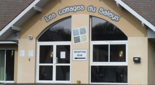 Les Cottages du Saleys - Casalys 3p 6p, Забронировать Отель Отели Сали-де-Беарн с бассейном, Бассейн