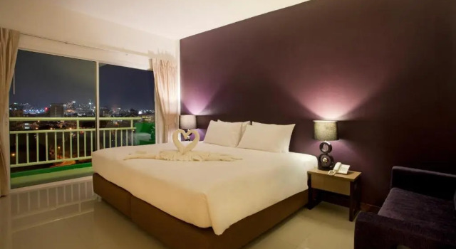 Двухместный номер Deluxe с балконом Wiz Hotel