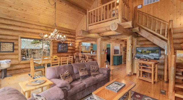 Moosehead Lodge 3 Bedroom Home by NW Comfy Cabins, Rezerwuj Hotel Hotele w Plain z parkingiem, Parking
