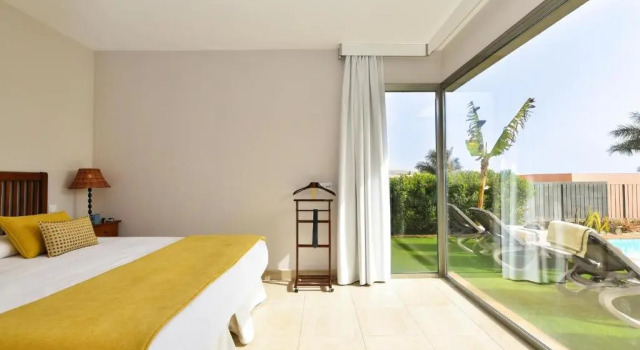 Salobre Villa with Pool Par 4 nr 9 by VillaGranCanaria, Забронировать Вилла Отели Салобре с парковкой, рядом с Гольф-курорт Salobre, Парковка
