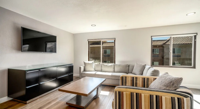 MainStay Suites Moreno Valley Near March Air Reserve Base, Book Hotel Moreno Valley Californien